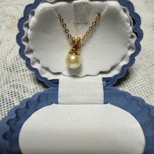 Avon Gold Pearl Pendant Necklace - Women Jewelry Vintage